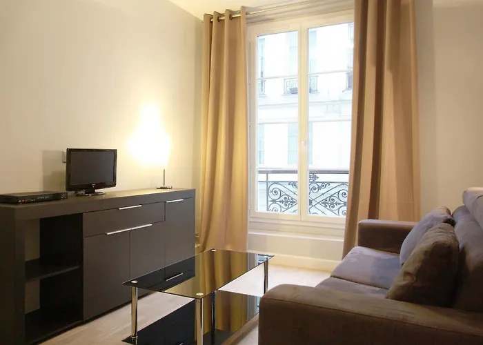 Centre - At Apartment *