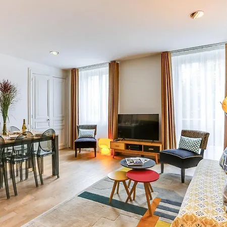 Apartment Centre - At Paris