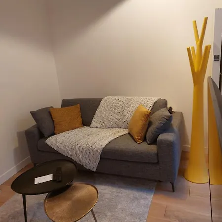 Centre - At Apartment *