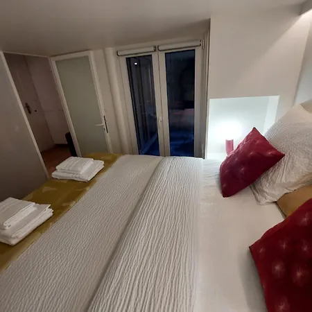 Centre - At * Parigi