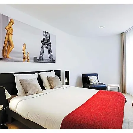 Centre - At Apartman Párizs