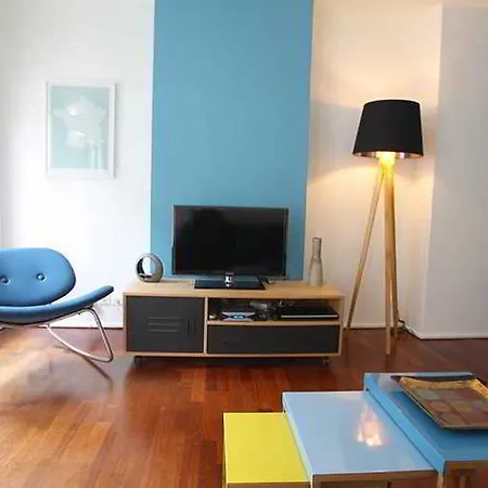 Centre - At Apartment *