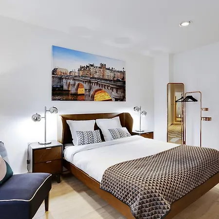 Centre - At Apartment