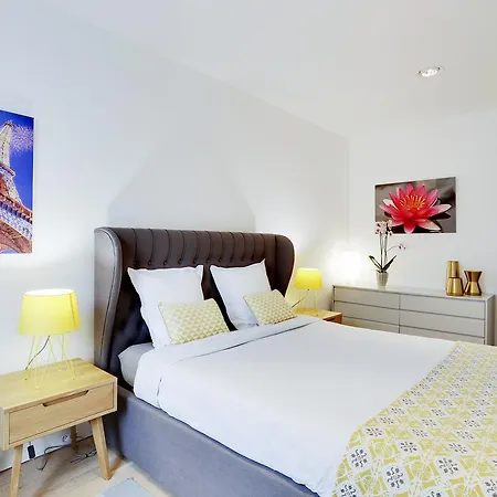 Apartment Centre - At Paris