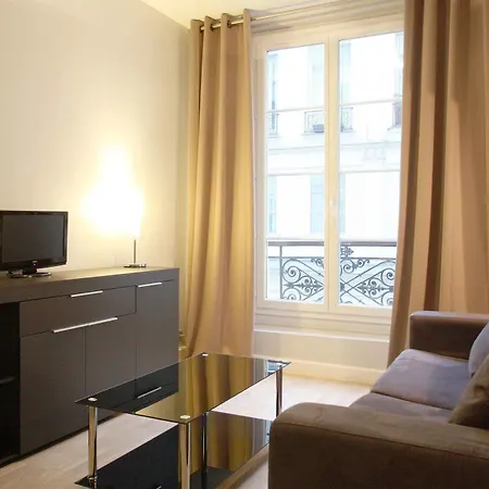 Centre - At Apartment *